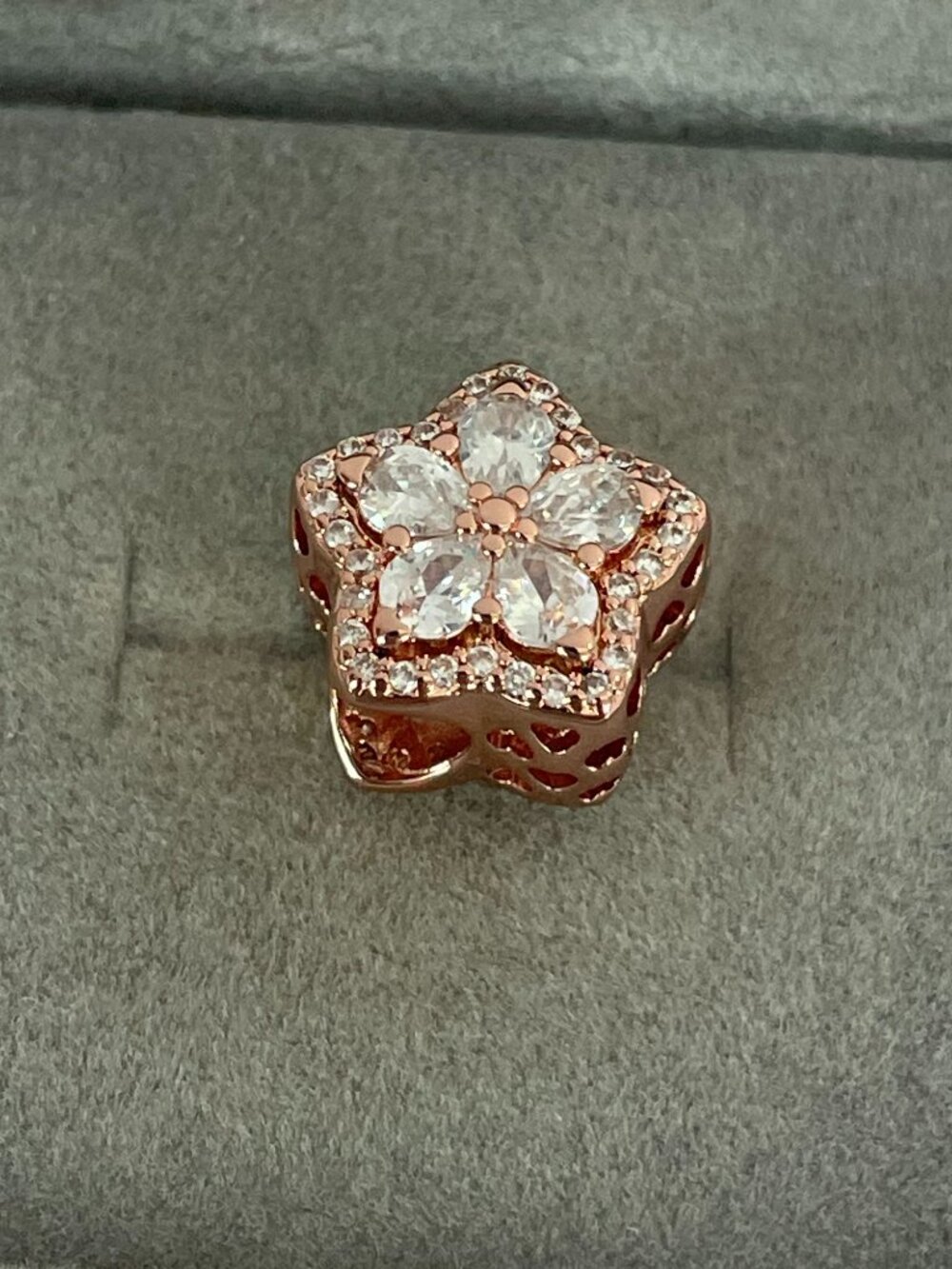 Pandora Sparkling Snowflake Pavé Charm